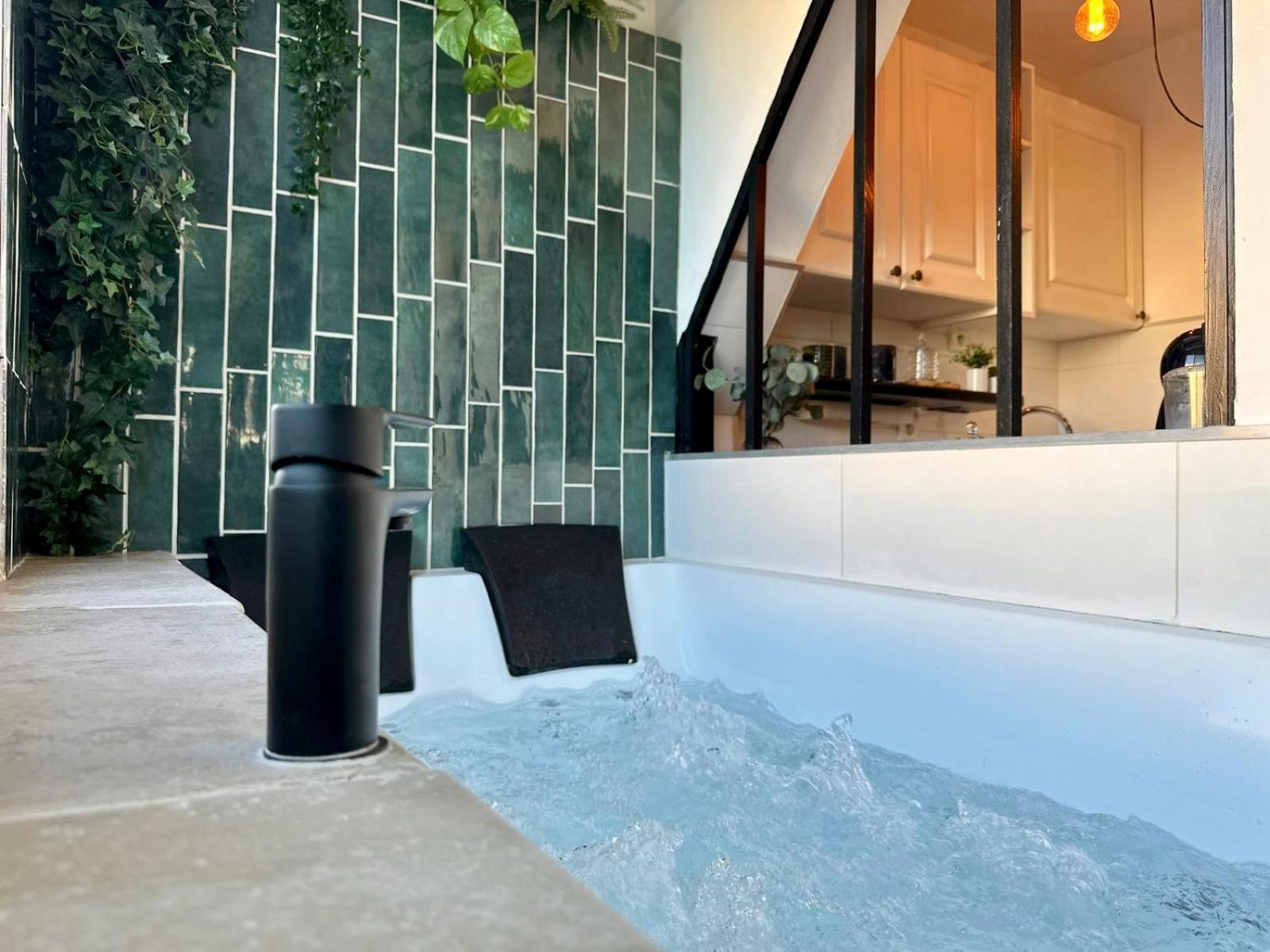 Splendide Loft Jacuzzi Et Cinema - Cap D'Agde Lägenhet Exteriör bild